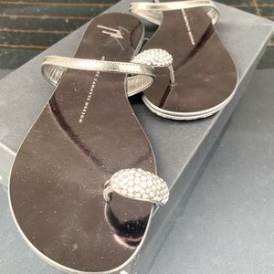 Giuseppe Zanotti toe ring sandals!!!!